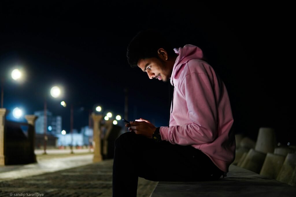 Emotional Loneliness in Digital Relationships