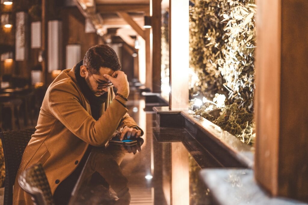 How to Overcome Emotional Loneliness in Digital Relationships