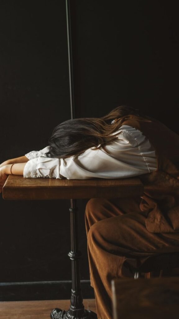 4 Signs Your Social Battery is at 0% - 4 Signs Your Social Battery is at 0% | Hear Inside Emotional Support
